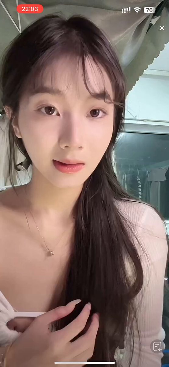 最后主播自己发现走光了 
