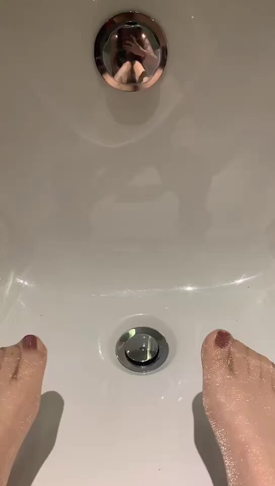Bathtub Stocking Tease — Shiny Legs Splashing