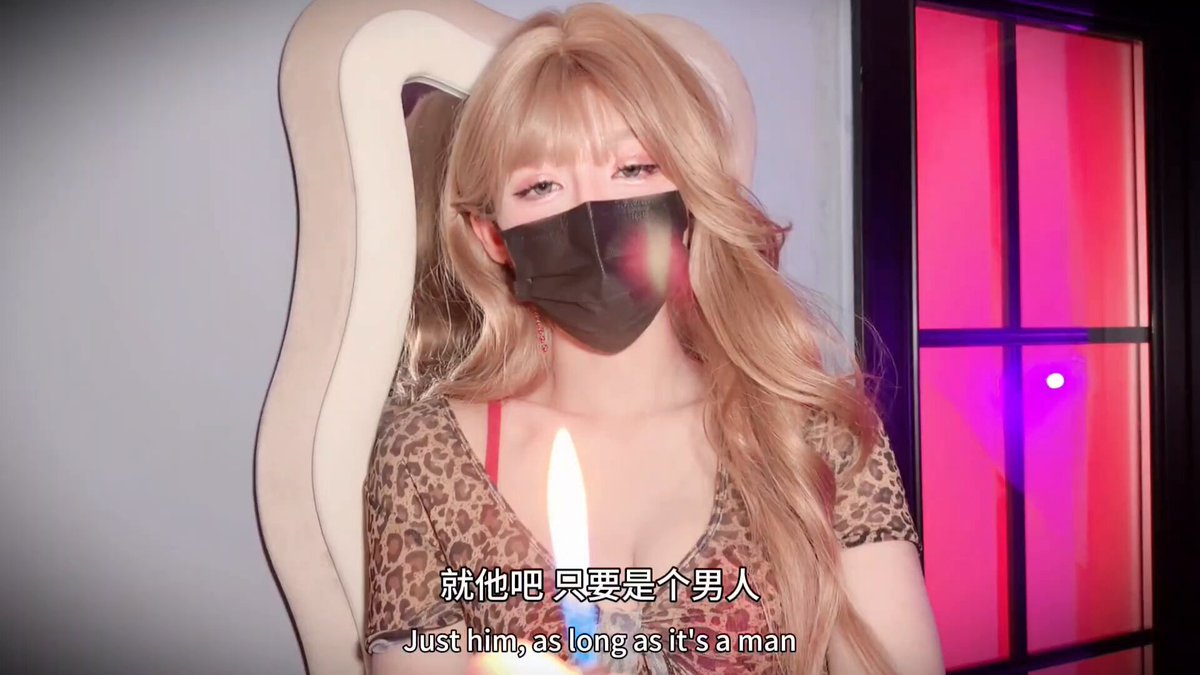 アパートの警備員に押さえつけられて激しく犯された。3発も中出しされて、潮吹いて足が痙攣した。新作だよ、みんな見て！今回は本当にミームになっ...