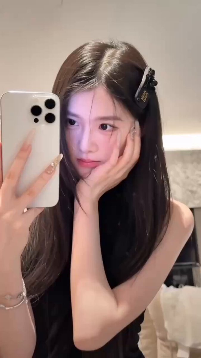 #杭州

顶级纯欲 05

身高｜168cm
体重｜44kg
年龄｜05年
胸围｜真实D杯

长相甜美 性格温柔体贴

🍎女友般的体感 身体超级柔软丝滑 胸部超级软手...