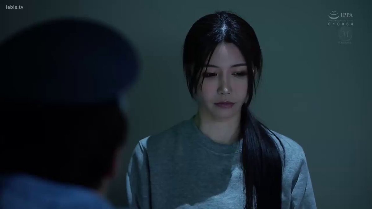 AV: นักโทษหญิงสาวผู้มีเสน่ห์ถูกข่มขืนโดยผู้คุมเรือนจำที่หยาบคายในห้องสอบสวน 