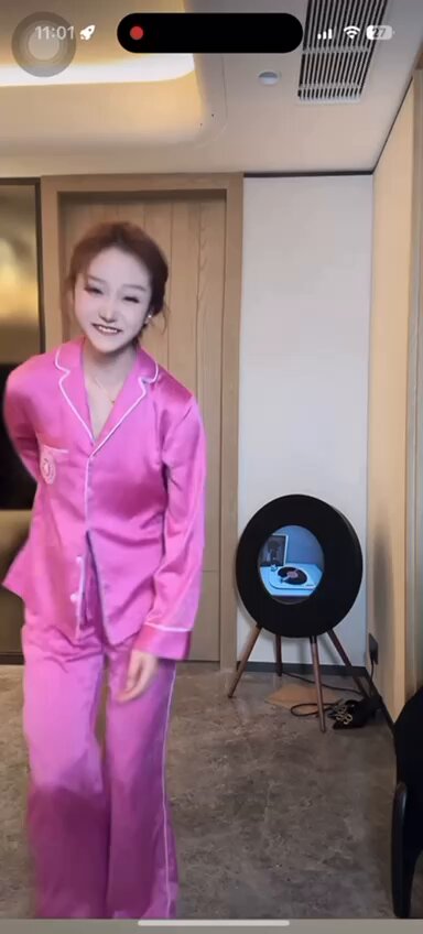 我怎么看成有两个乳头？ 