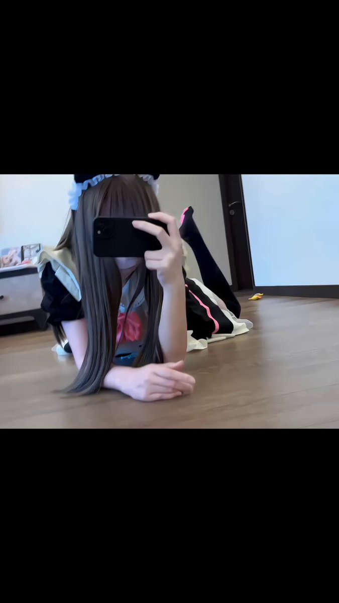Cat-Eared Maid Long-Leg Seductive Selfie Show