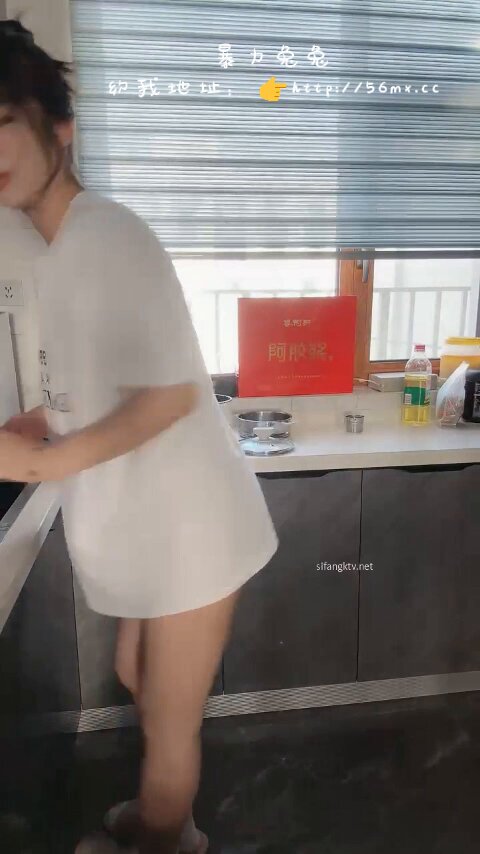 วันนี้วาตะมีของอร่อยๆ ให้ทุกคนในครัวด้วย! อยากรู้จังว่าถ้าได้ถ่ายแบบด็อกกี้สไตล์ที่นี่จะเป็นยังไงบ้าง อยากไปจริงๆ เลย 