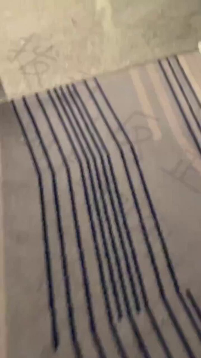 幸福的淫荡之旅还在继续，射完的已从镜头里消失，猛男还在继续操随机挑中的骚穴尽情发泄，吃嘴里看锅里从新穴拔出再次操媳妇一样被媳妇再次秒杀，...